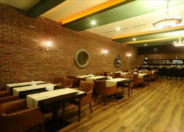 Roma & (adults Only) Hotel