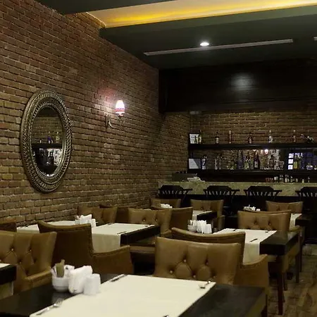 Roma & (adults Only) 시데