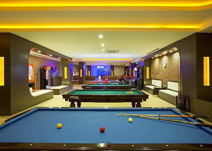 Roma & (adults Only) Side