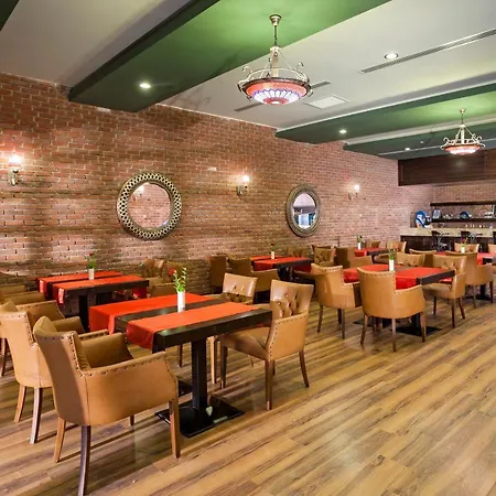 فندق Roma & (adults Only) مانافجات